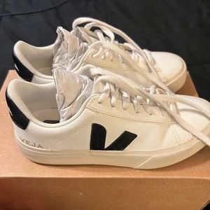 Veja Campo Sneaker Black V Size 5